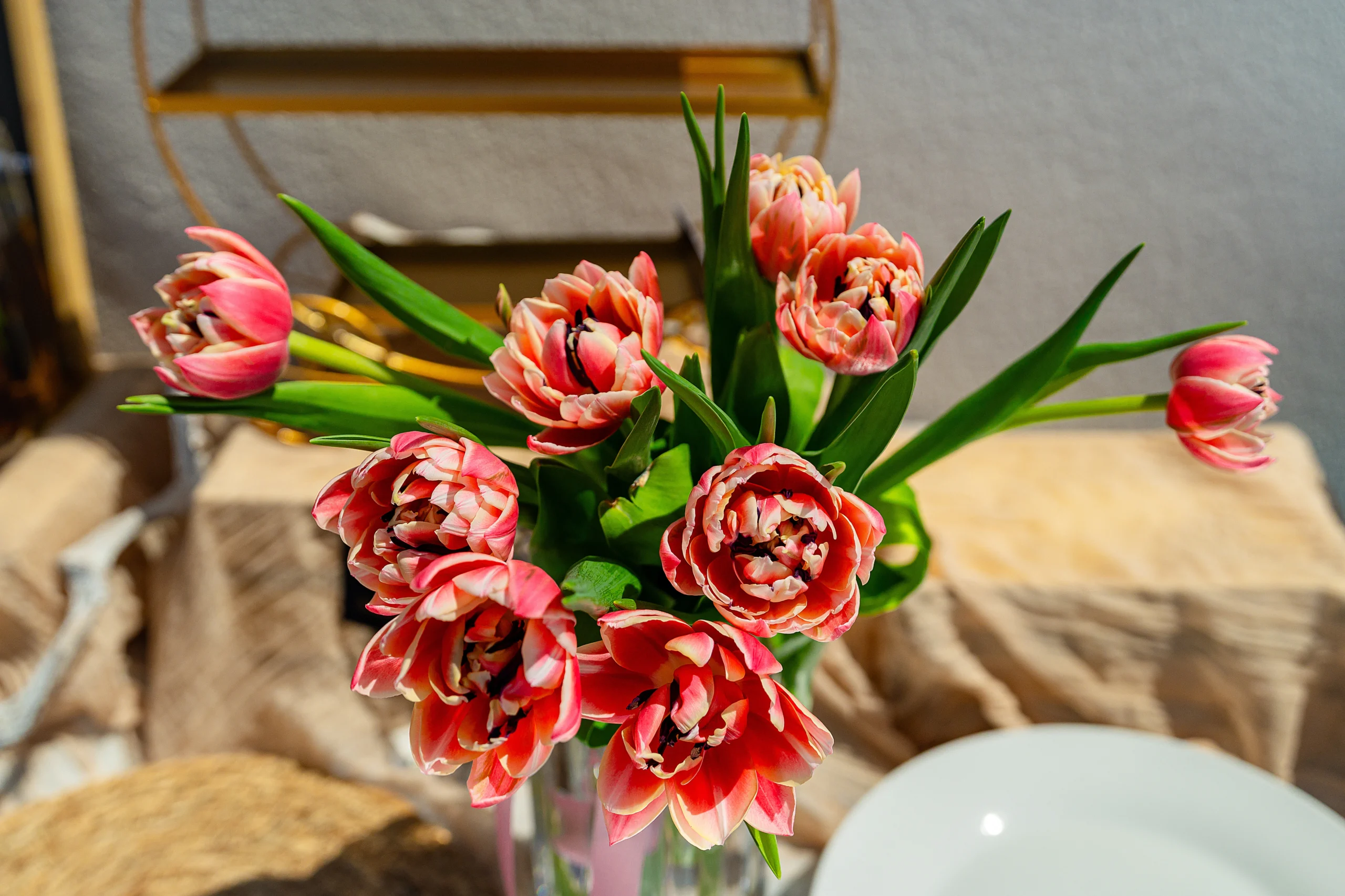 Tulips in the décor of a festive table